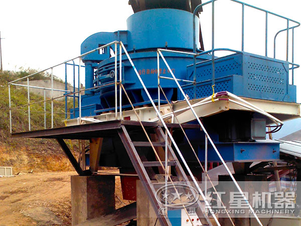 制砂生產(chǎn)線(xiàn)上的新型制砂機(jī) 制砂生產(chǎn)線(xiàn)上的新型制砂機(jī)