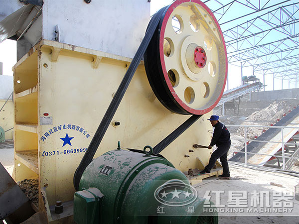 石料破碎生產現(xiàn)場