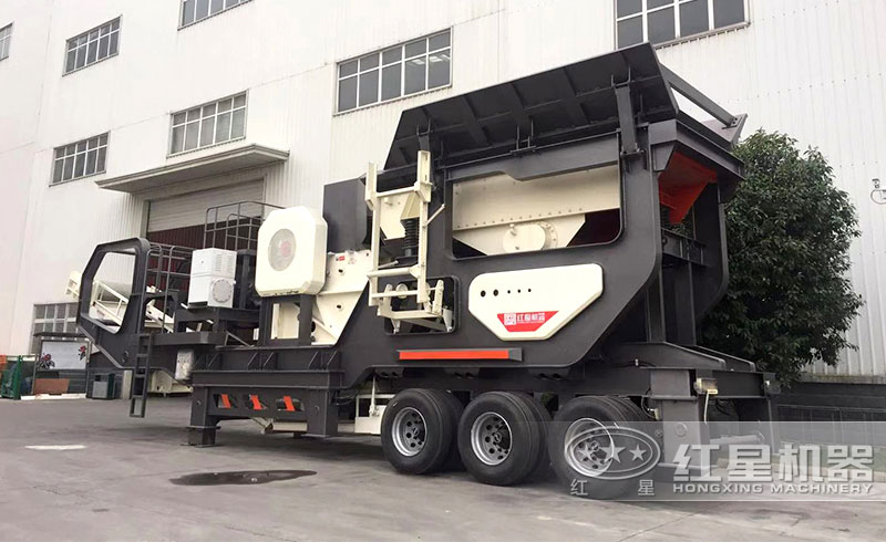 礦用移動破碎機(jī)設(shè)備實(shí)拍圖二 礦用移動破碎機(jī)設(shè)備實(shí)拍圖二