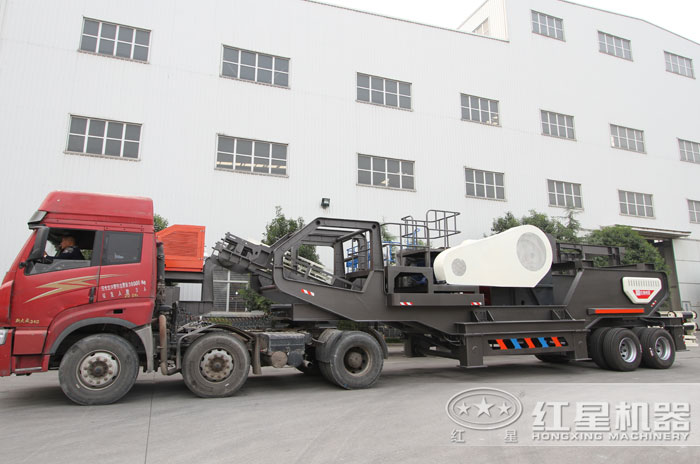 礦用移動破碎機(jī)發(fā)貨實(shí)拍 礦用移動破碎機(jī)發(fā)貨實(shí)拍