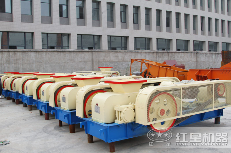 對(duì)輥制砂機(jī)實(shí)拍 對(duì)輥制砂機(jī)實(shí)拍