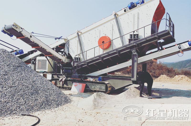 移動式振動砂石分離機(jī)現(xiàn)場 移動式振動砂石分離機(jī)現(xiàn)場