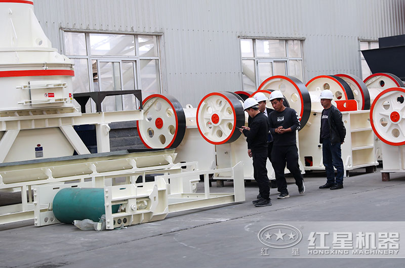 客戶前來(lái)參觀考察石子破碎機(jī) 客戶前來(lái)參觀考察石子破碎機(jī)