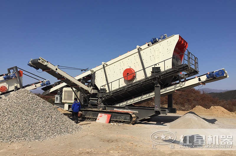 山東煙臺(tái)履帶移動(dòng)篩分一體機(jī)生產(chǎn)現(xiàn)場(chǎng) 山東煙臺(tái)履帶移動(dòng)篩分一體機(jī)生產(chǎn)現(xiàn)場(chǎng)