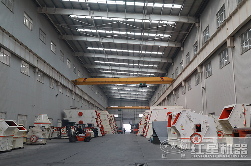 紅星大型生產(chǎn)車(chē)間，破碎機(jī)款式多樣等你來(lái)選