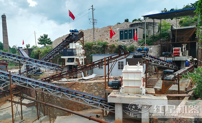 珍珠巖粉碎生產(chǎn)現(xiàn)場(chǎng) 珍珠巖粉碎生產(chǎn)現(xiàn)場(chǎng)