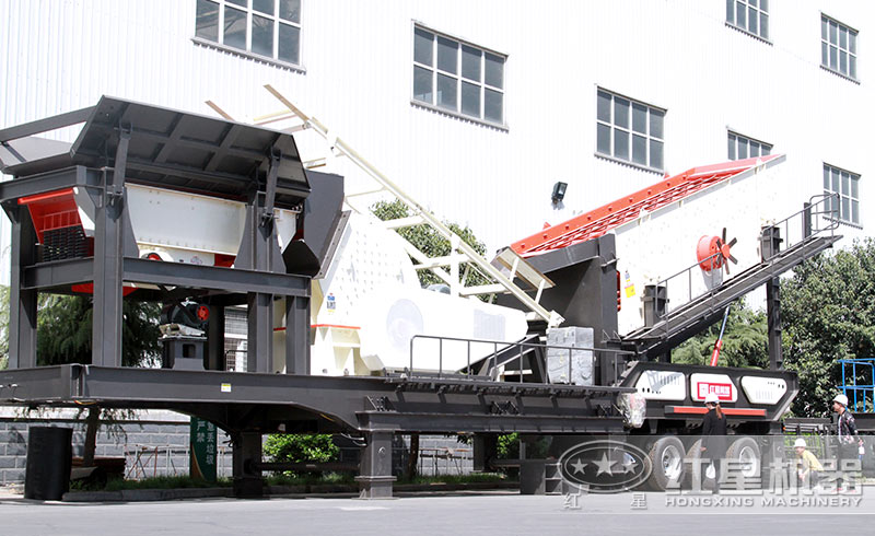 移動錘式破碎機(jī) 移動錘式破碎機(jī)