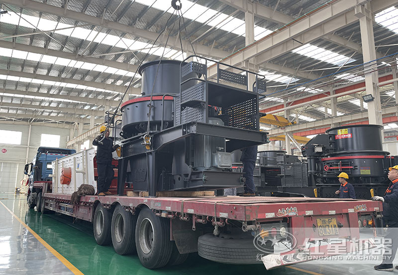 紅星機(jī)器沖擊破碎機(jī)廠家直銷，發(fā)貨現(xiàn)場