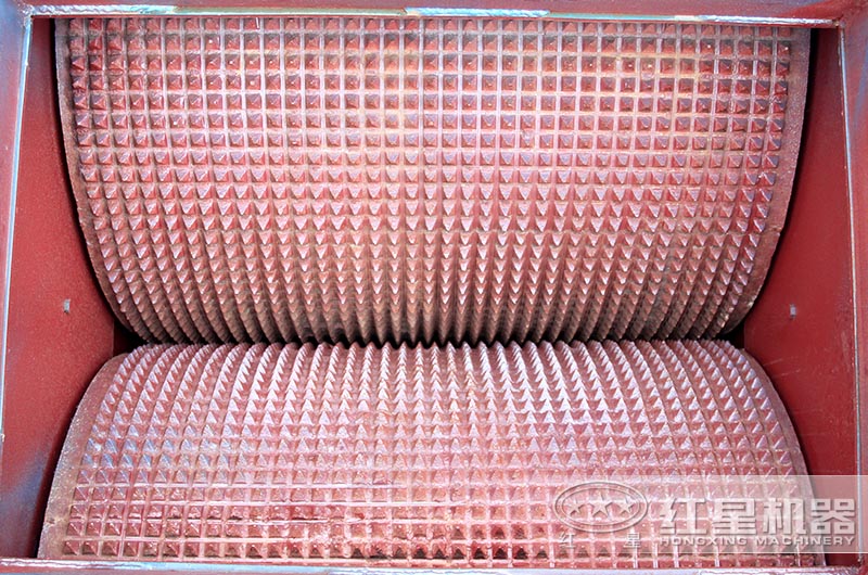 對(duì)輥式破碎機(jī)多少錢一臺(tái)？對(duì)輥式破碎機(jī)在生產(chǎn)線中的應(yīng)用