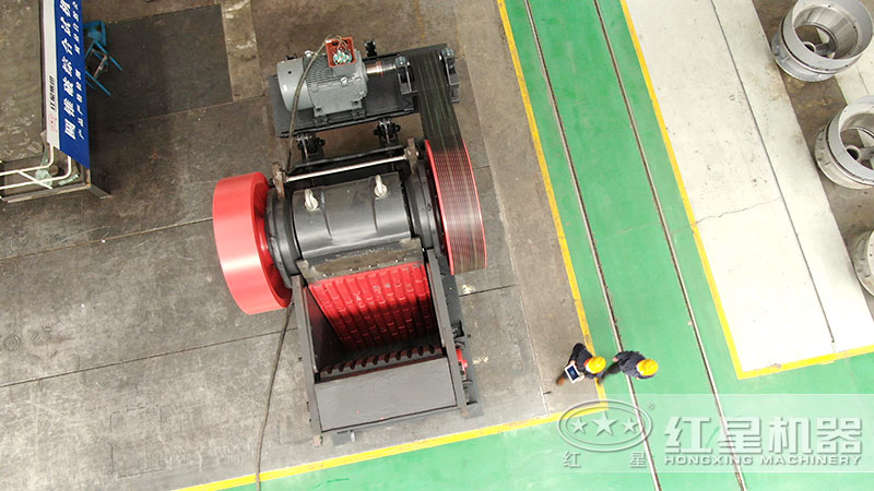 粗料破碎機(jī)一臺(tái)多少錢(qián)，每小時(shí)產(chǎn)量多少?lài)?，有沒(méi)有現(xiàn)場(chǎng)視頻