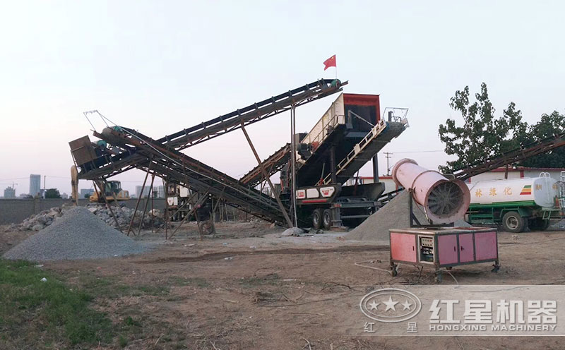 移動(dòng)制砂機(jī)作業(yè)現(xiàn)場(chǎng) 移動(dòng)制砂機(jī)作業(yè)現(xiàn)場(chǎng)